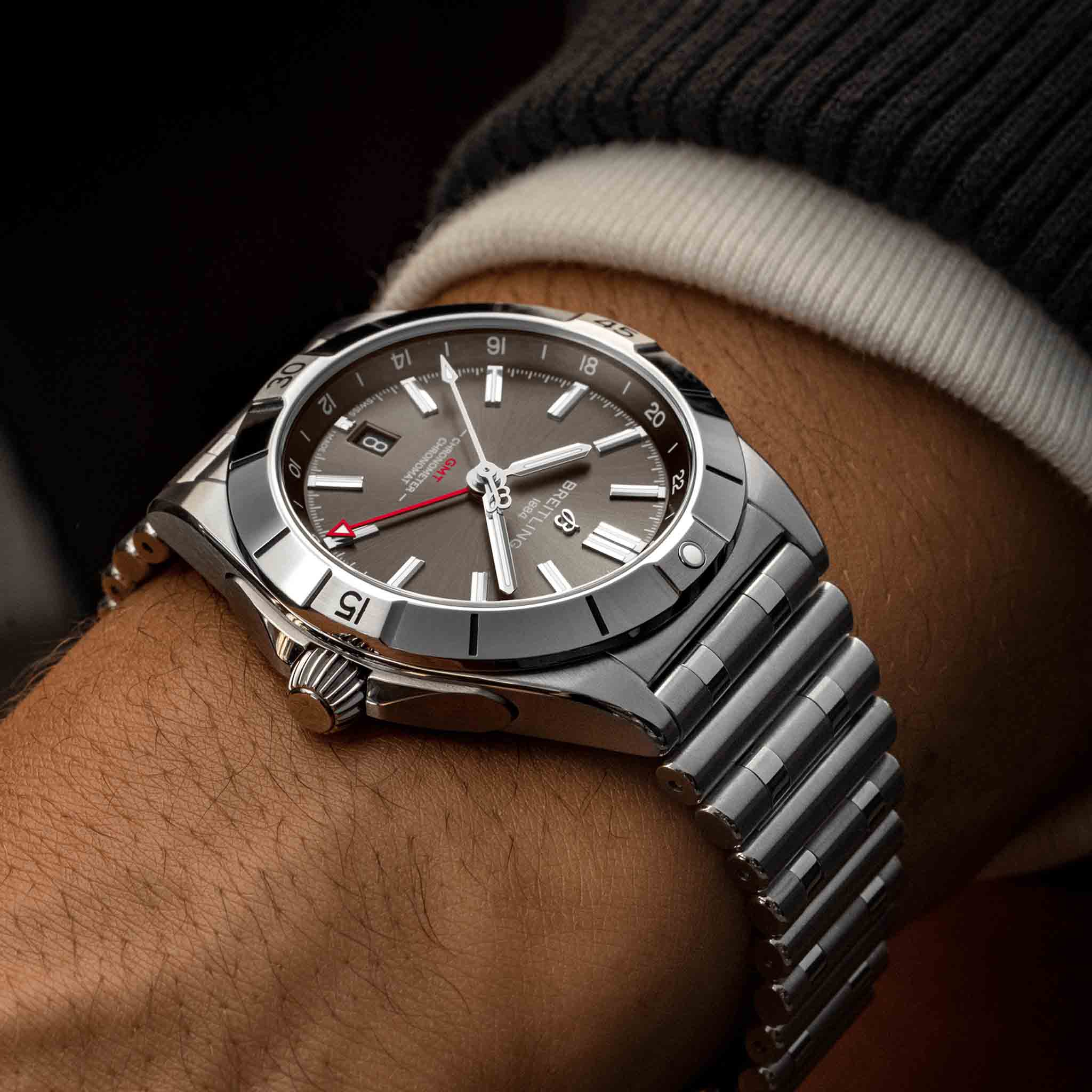 Breitling Breitling Chronomat Automatic GMT 40 A32398101M1A1, chronomat швейцария мужские часы на браслете нержавеющая сталь боковой вид