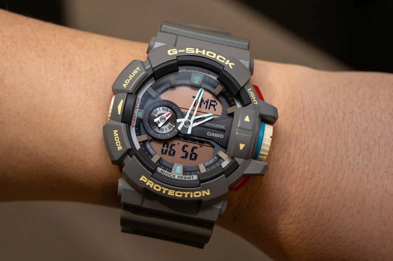 Casio Casio G-Shock GA-700BCE-1A (GA-700BCE-1A) GA-700, наручные мужские часы фото под углом