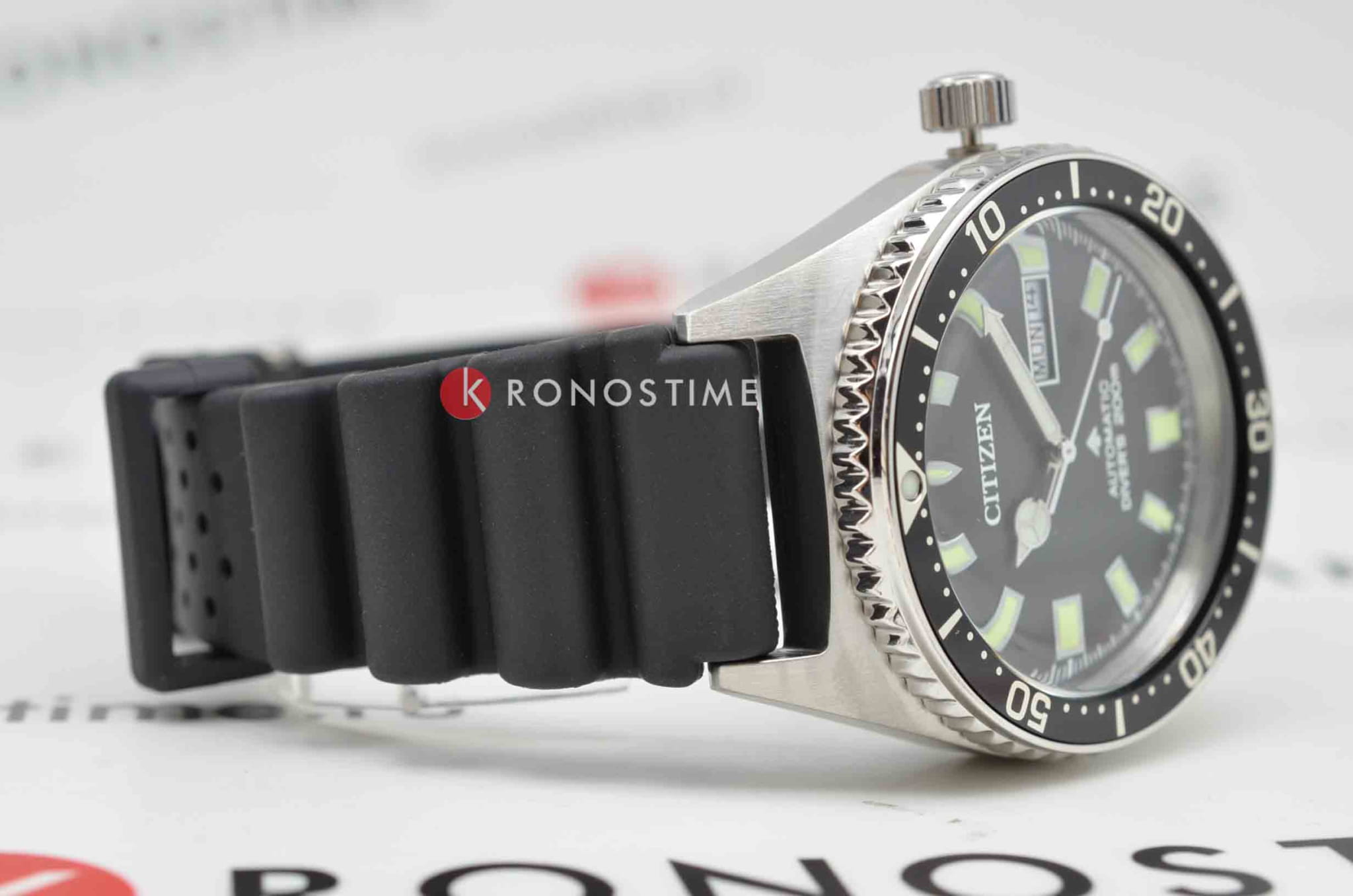 Citizen Citizen Promaster NY0120-01E мужские часы черный циферблат на запястье