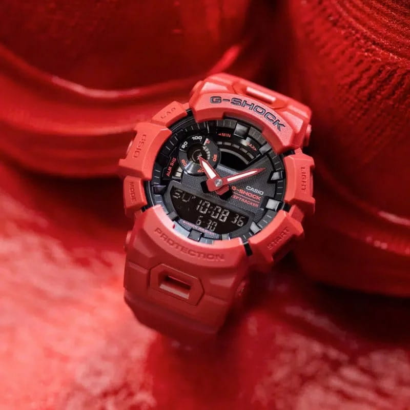 Casio Casio G-Shock GBA-900RD-4A G-SQUAD, наручные мужские часы фото под углом