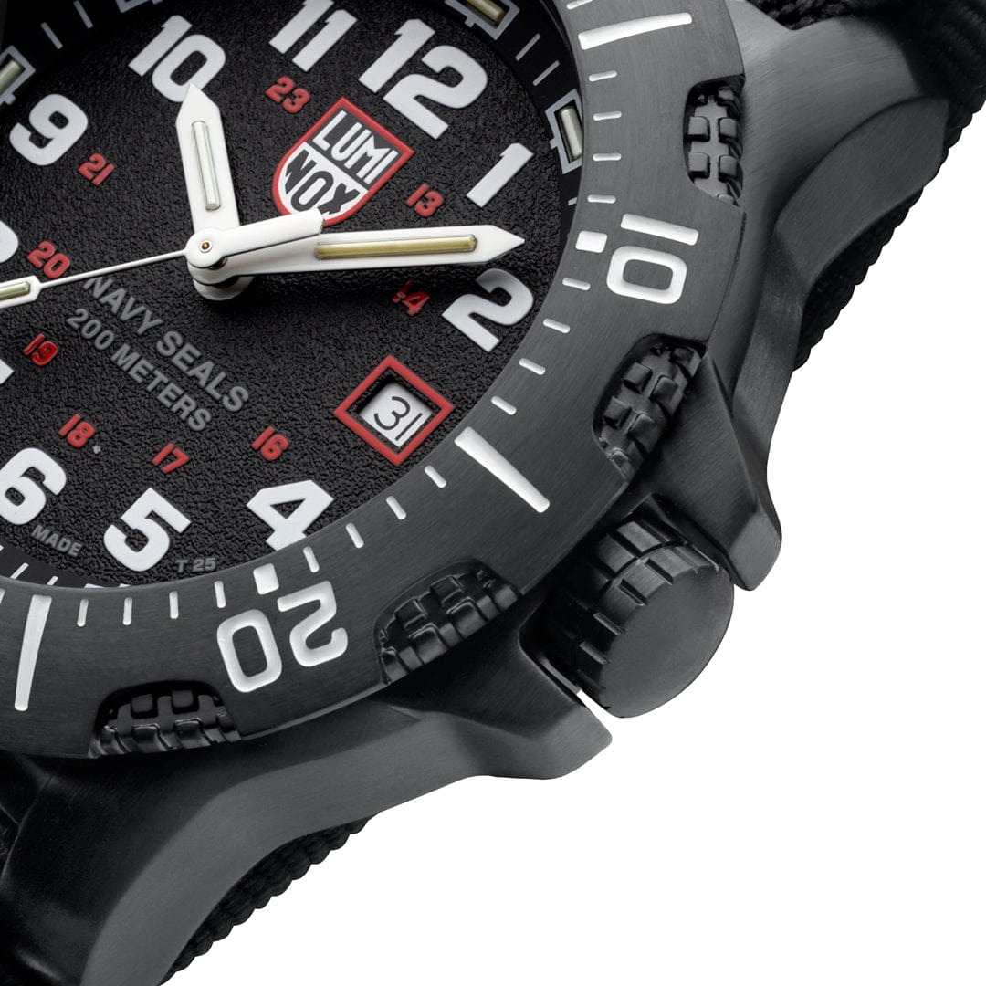 Оригинальные часы Luminox Luminox Navy SEAL XS.4231.SET кварцевые калибр механизма ronda 715 li общий вид