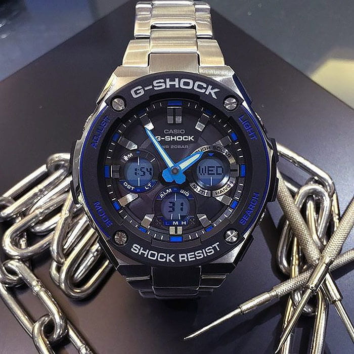 Casio Casio G-Shock GST-W100D-1A2 GST G-Steel, наручные мужские часы фото под углом