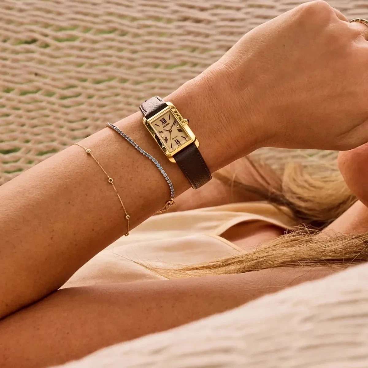 Citizen Citizen Citizen L EW5622-09P кварцевые женские часы часы крупный план золотой циферблата