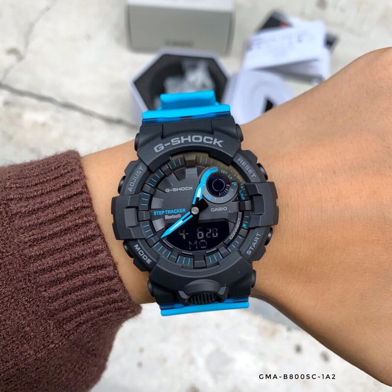 Casio Casio G-Shock GMA-B800SC-1A2 , наручные мужские часы фото под углом