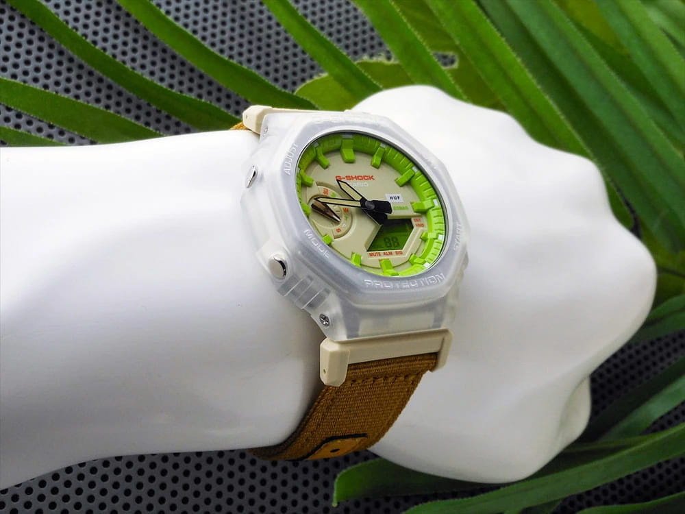 Casio Casio G-Shock GA-2100HUF-5A, g-shock япония мужские часы на браслете тканевый боковой вид