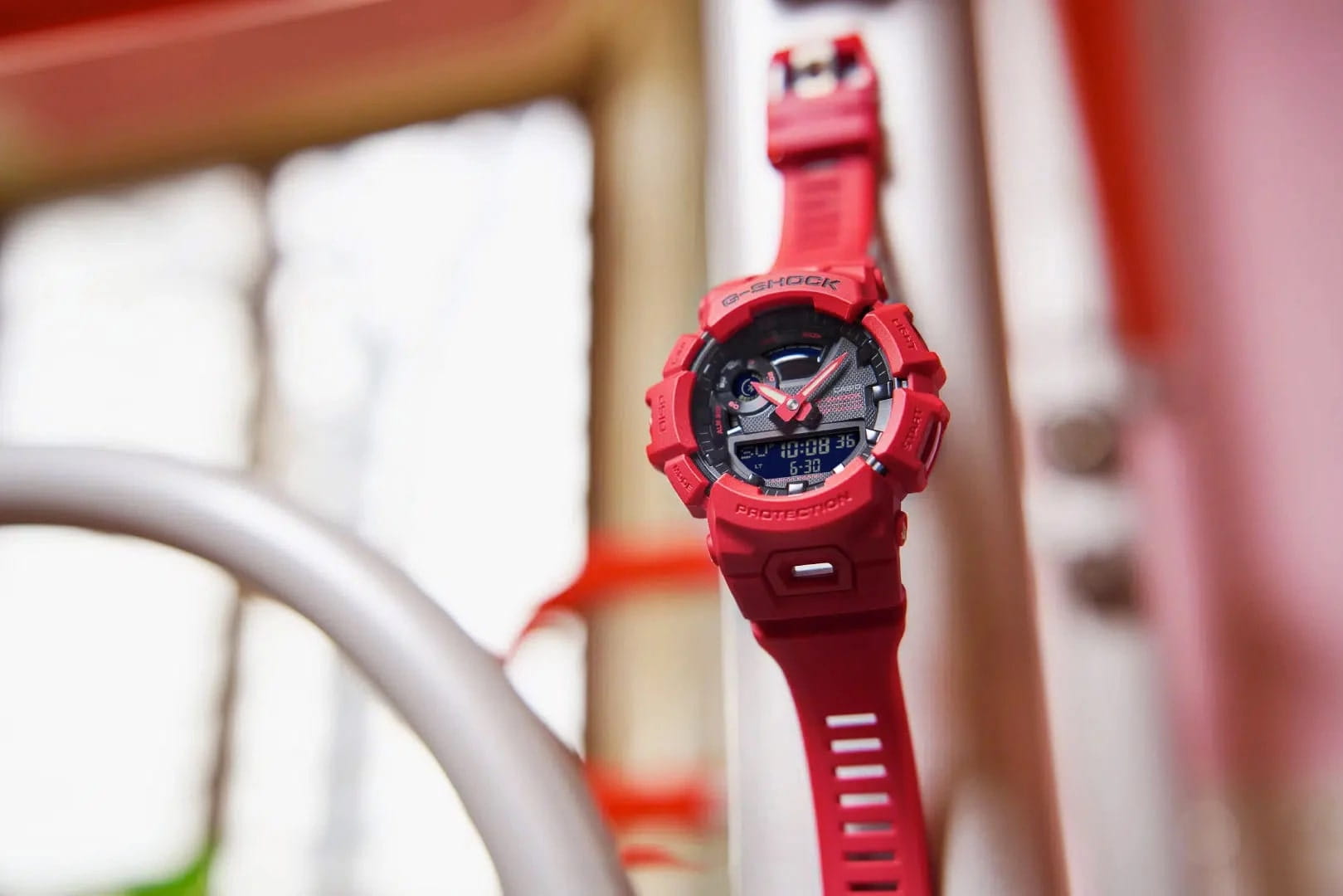 Casio Casio G-Shock GBA-900RD-4A, g-shock япония мужские часы на браслете полимер боковой вид