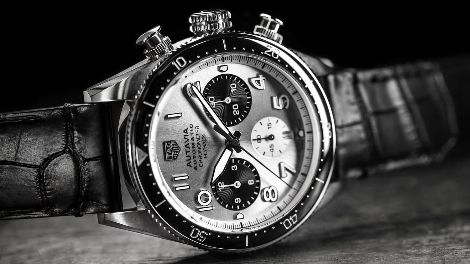 TAG Heuer CBE511B.FC8279 мужские часы застежка крупным планом