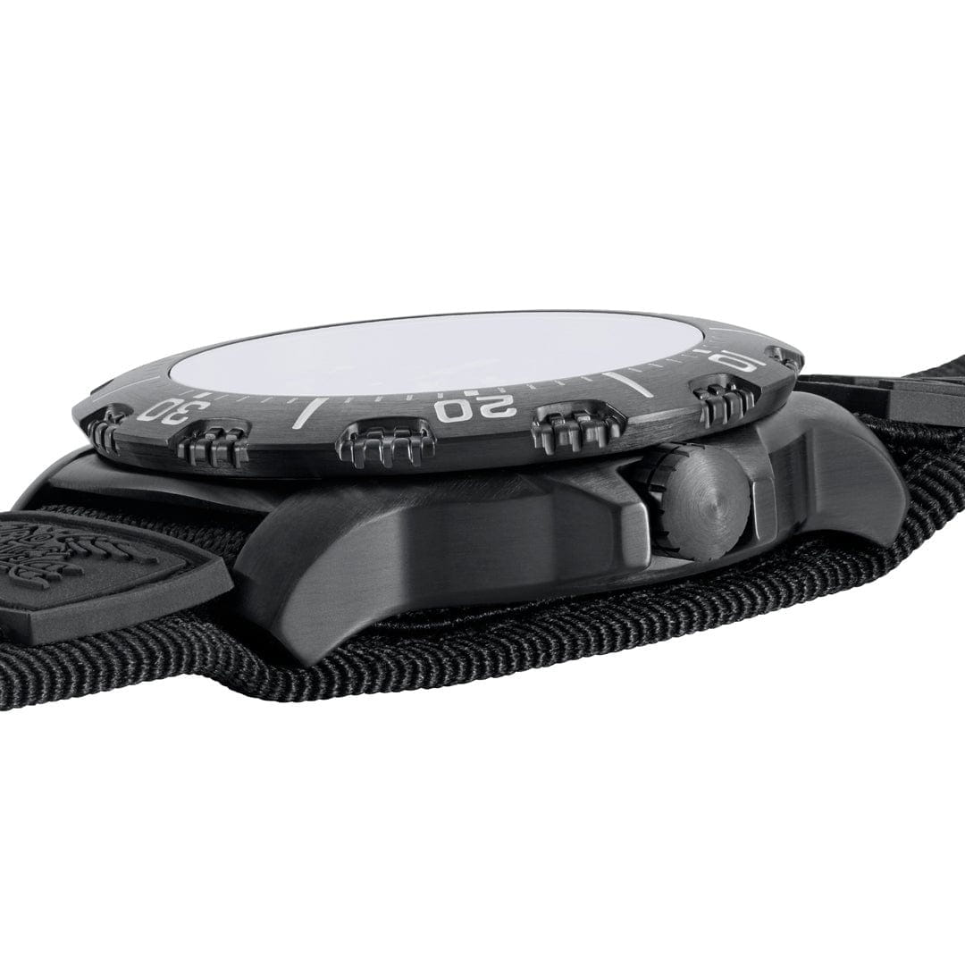 Luminox Luminox Navy SEAL XS.4231.SET  — детали корпуса и каучук