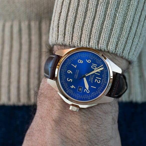 Aviator Aviator Airacobra V.1.38.2.326.4, airacobra швейцария мужские часы на браслете кожаный боковой вид