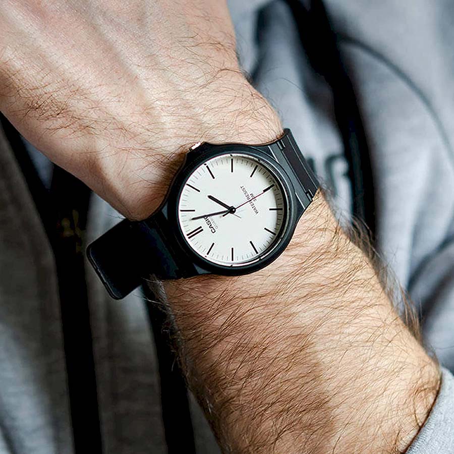 Casio Casio MW-240-7E , наручные мужские часы фото под углом