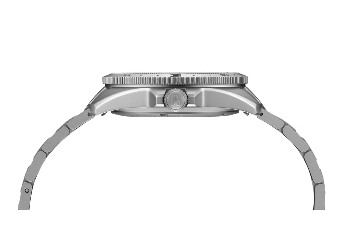 Оригинальные часы Certina Certina DS-X GMT C047.452.11.081.01 кварцевые калибр механизма f06.865 общий вид