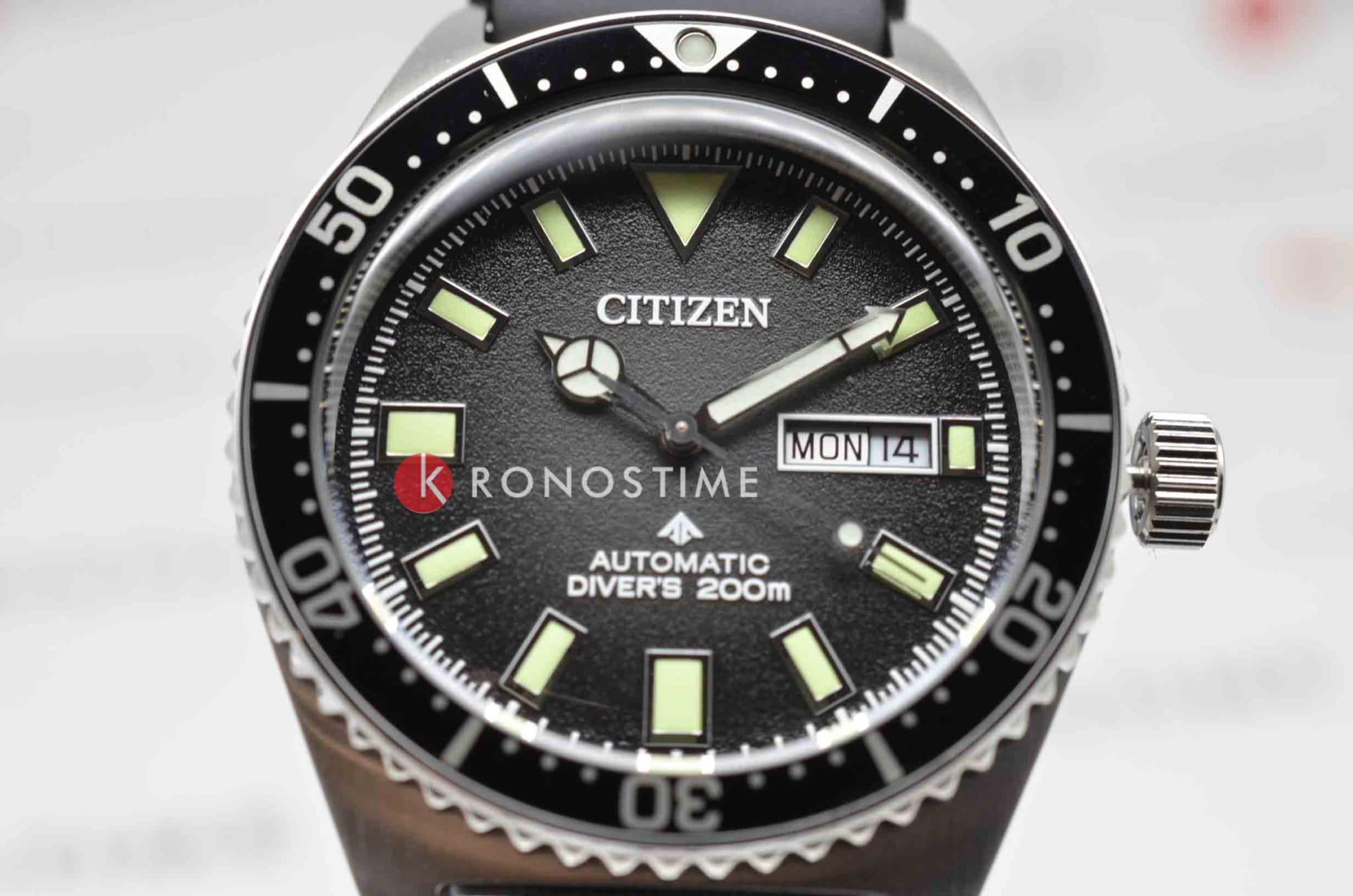 Citizen Citizen Promaster NY0120-01E, promaster япония мужские часы на браслете полиуретан боковой вид