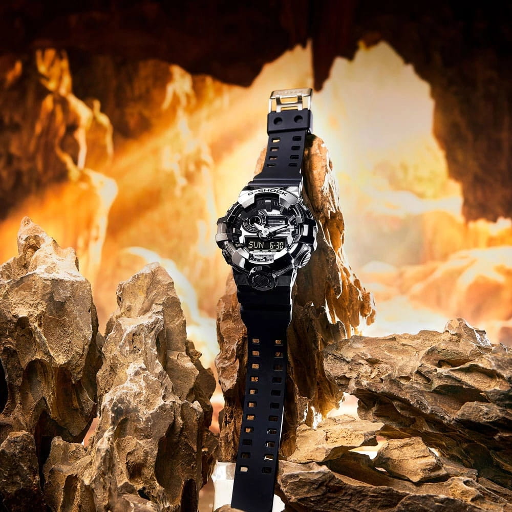 Casio Casio G-Shock GM-700-1A (GM-700-1AER) лимитированной серии, наручные женские часы фото под углом