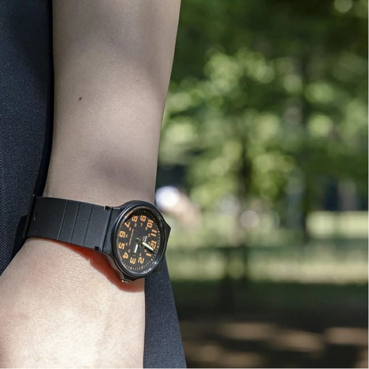 Casio Casio Collection MQ-71-4BDF (MQ-71-4B), collection япония мужские часы на браслете пластик боковой вид