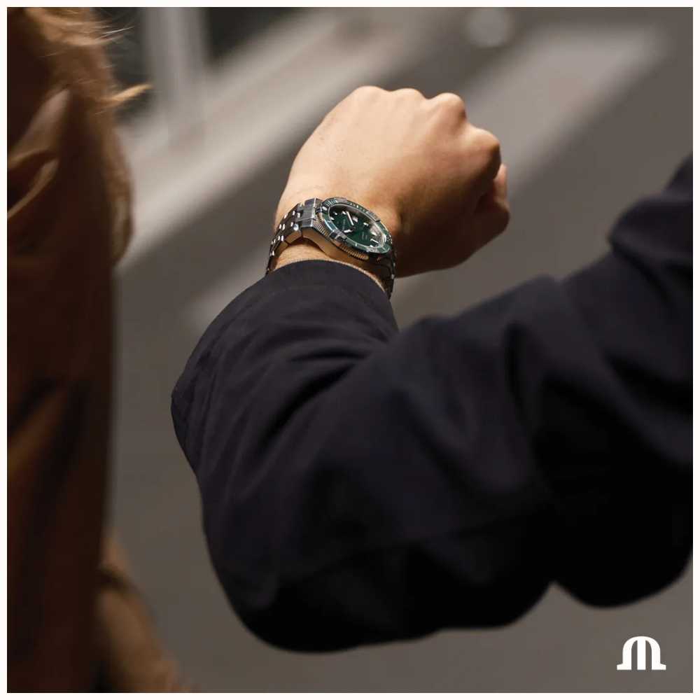 Maurice Lacroix Maurice Lacroix Aikon AI6057-SSL5F-630-D , наручные женские часы фото под углом