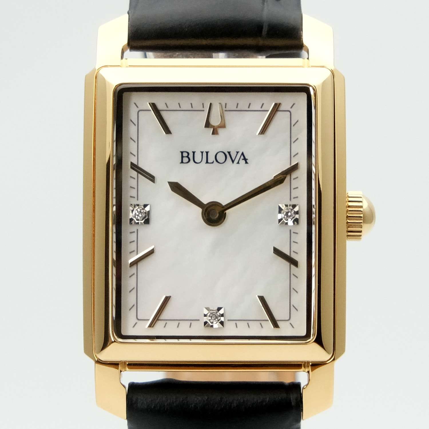 Bulova 97P166 женские часы застежка крупным планом
