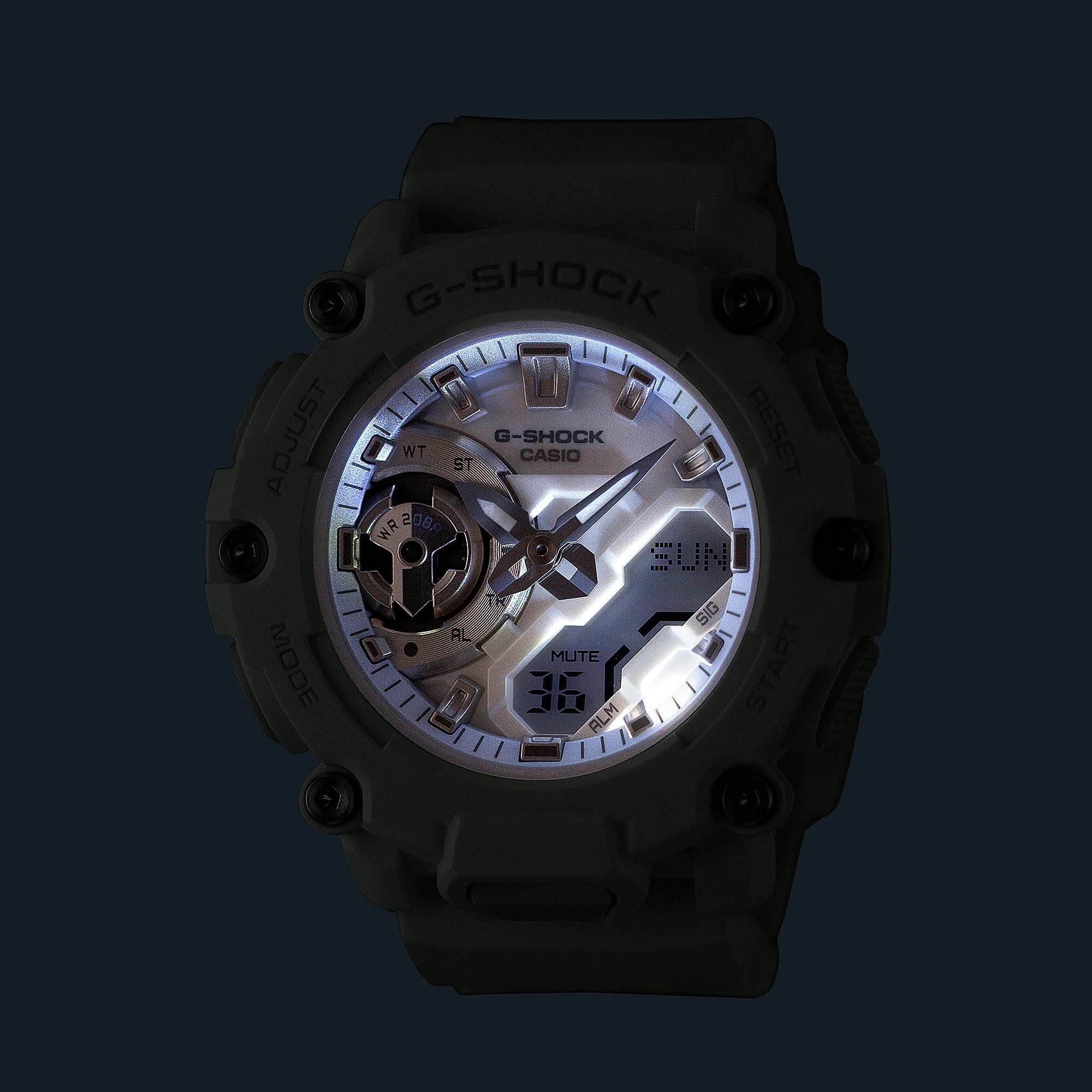 Casio GMA-S2200M-7A женские часы застежка крупным планом