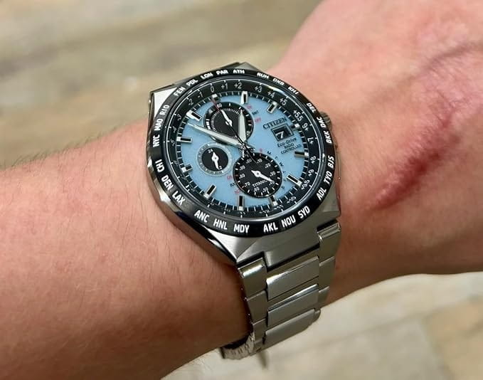 Citizen Citizen Eco-Drive AT8238-84M кварцевые мужские часы часы крупный план синий циферблата