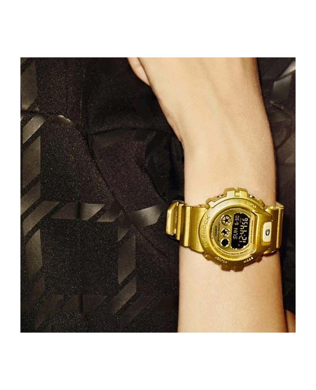 Casio Casio G-Shock GMD-S6900SM-9ER , наручные женские часы фото под углом