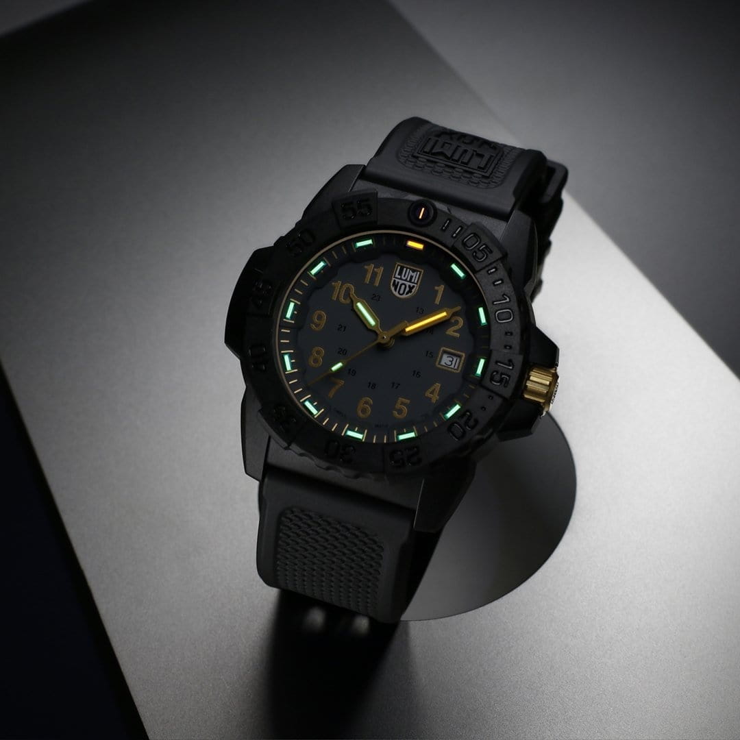 Luminox Luminox Navy SEAL 3500 XS.3508.GOLD  — детали корпуса и резина