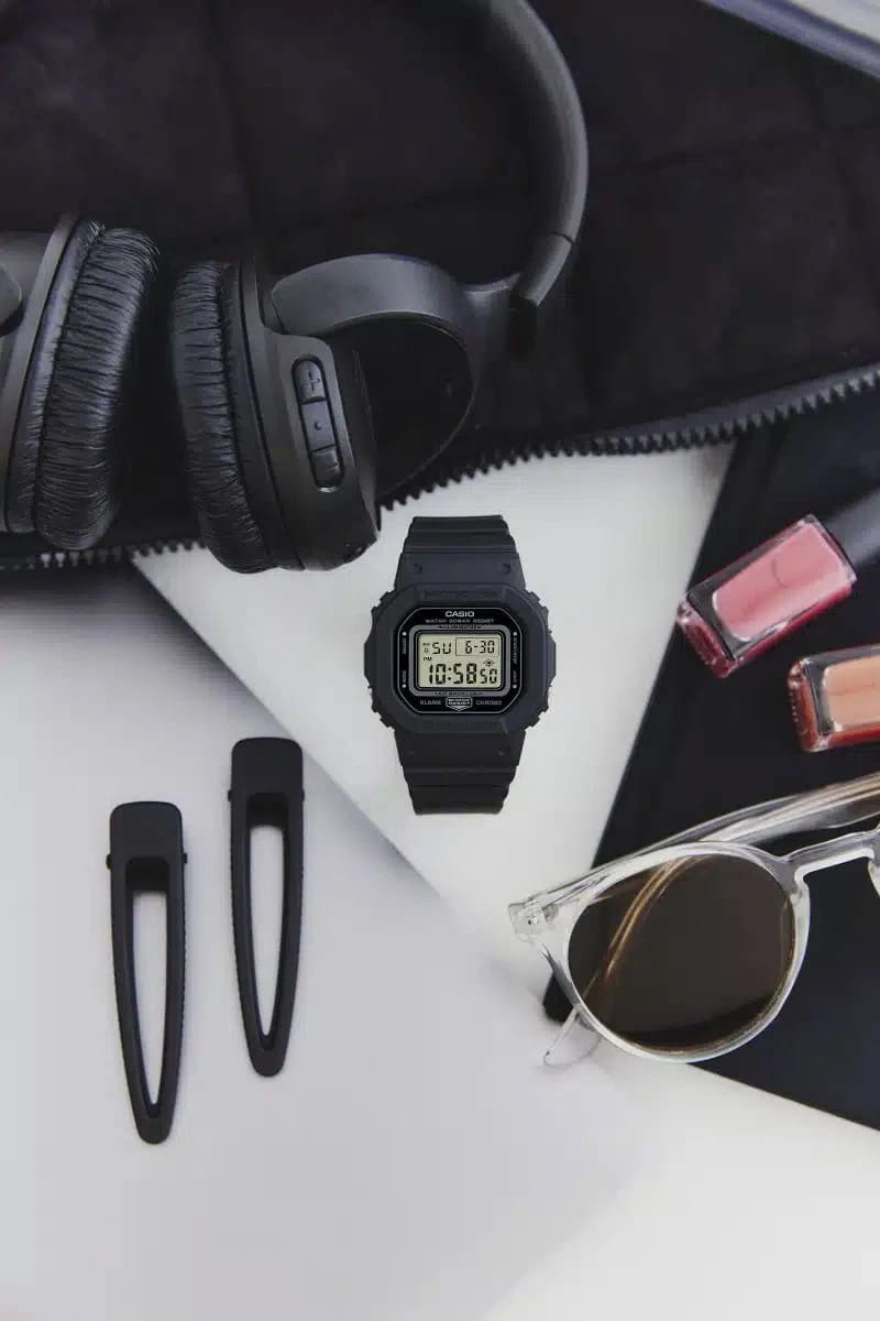 Casio Casio G-Shock GMD-S5600BA-1DR (GMD-S5600BA-1) женские часы  циферблат на запястье
