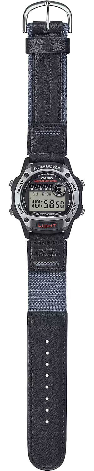 Casio Casio Collection W-220HF-8A , наручные мужские часы фото под углом