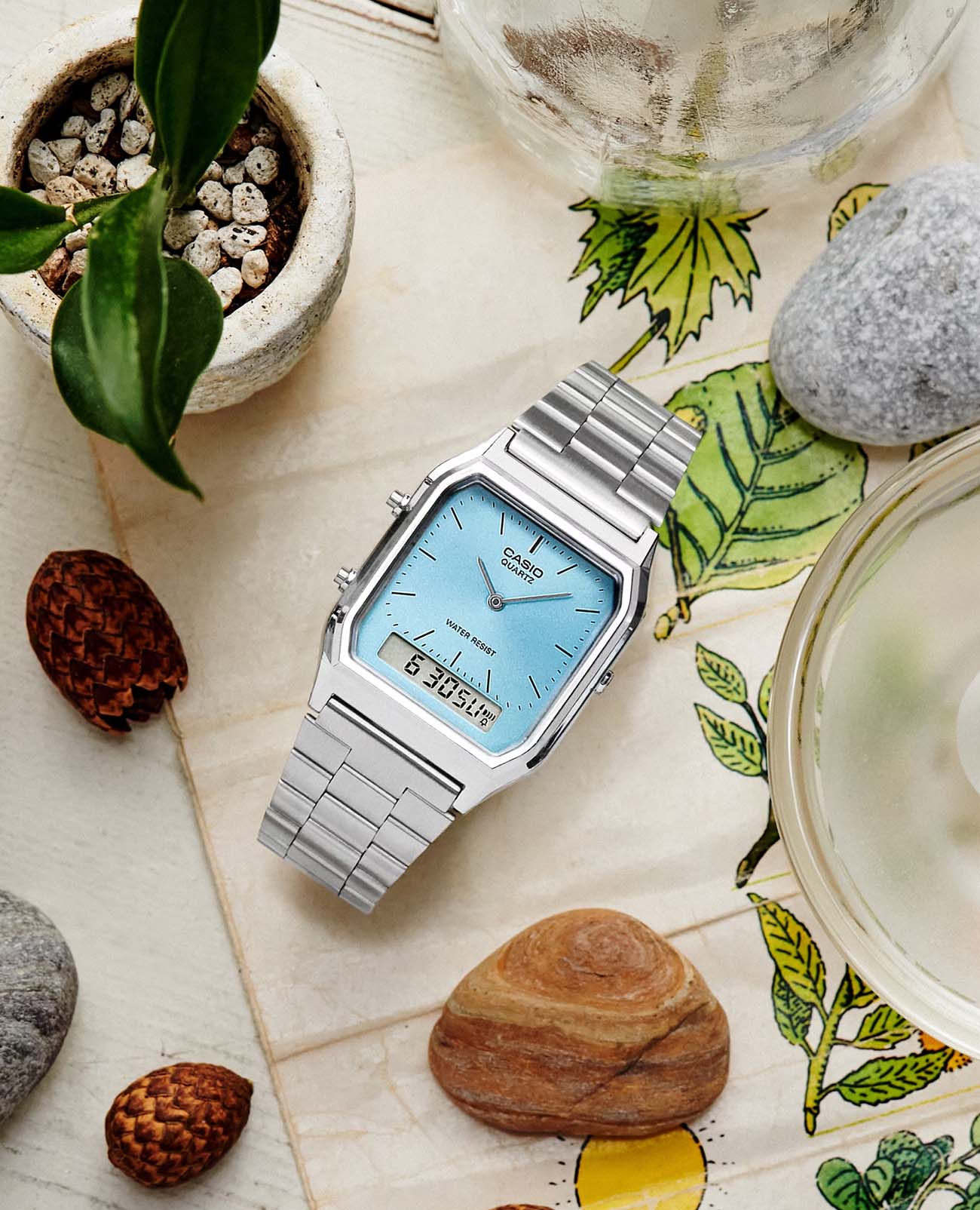 Casio Casio Collection AQ-230A-2A1M, vintage япония мужские часы на браслете нержавеющая сталь боковой вид