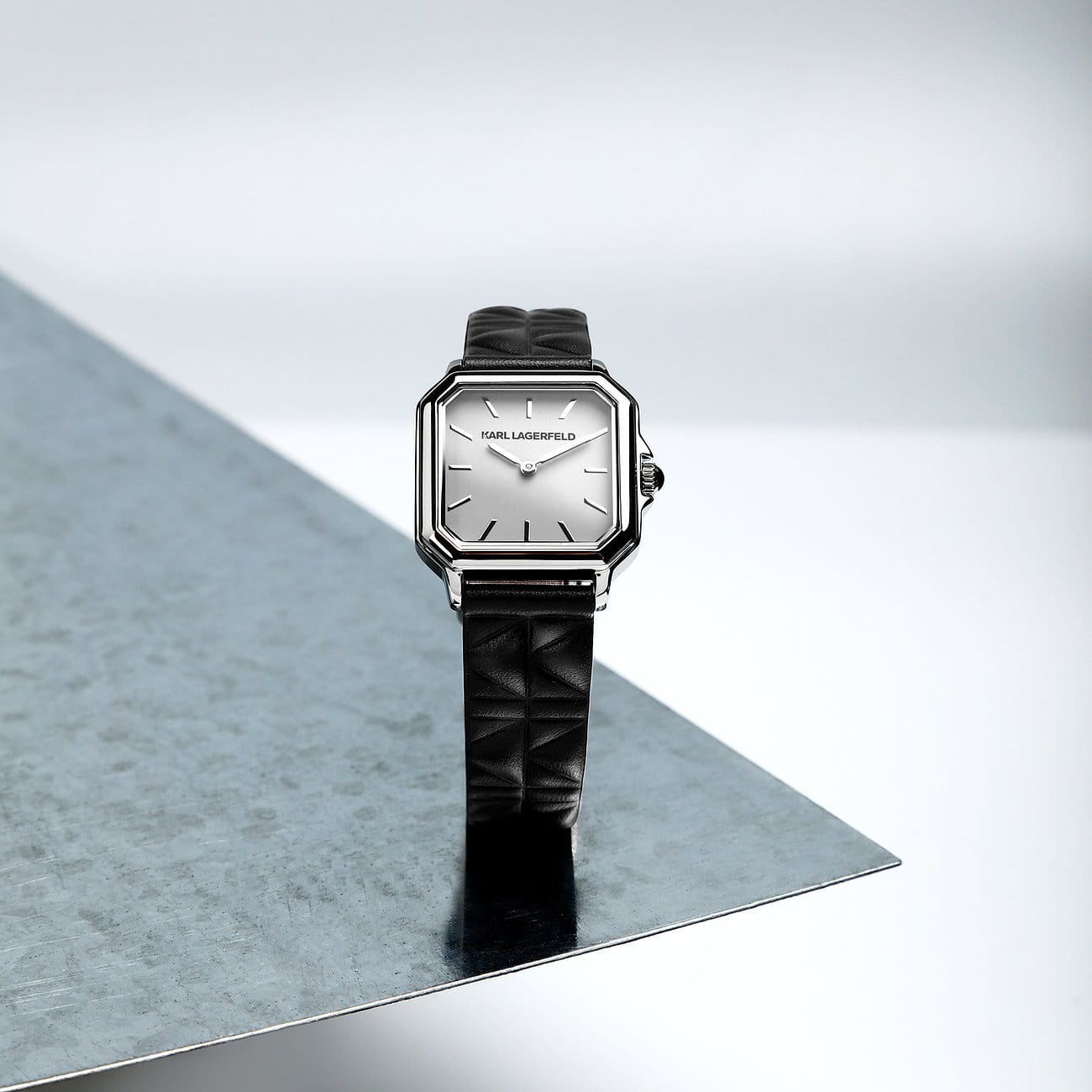 Karl Lagerfeld Karl Lagerfeld Square Classics R0551102501 кварцевые женские часы часы крупный план белый циферблата