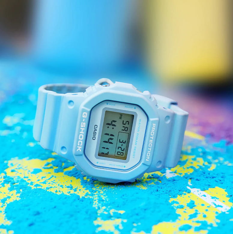 Casio Casio G-Shock DW-5600SC-2 женские часы серый циферблат на запястье