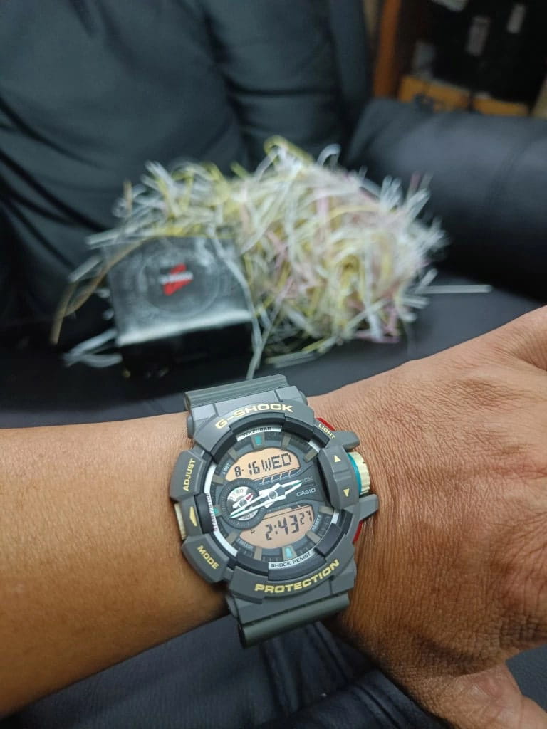 Casio Casio G-Shock GA-700BCE-1A (GA-700BCE-1A), g-shock япония мужские часы на браслете нейлон боковой вид