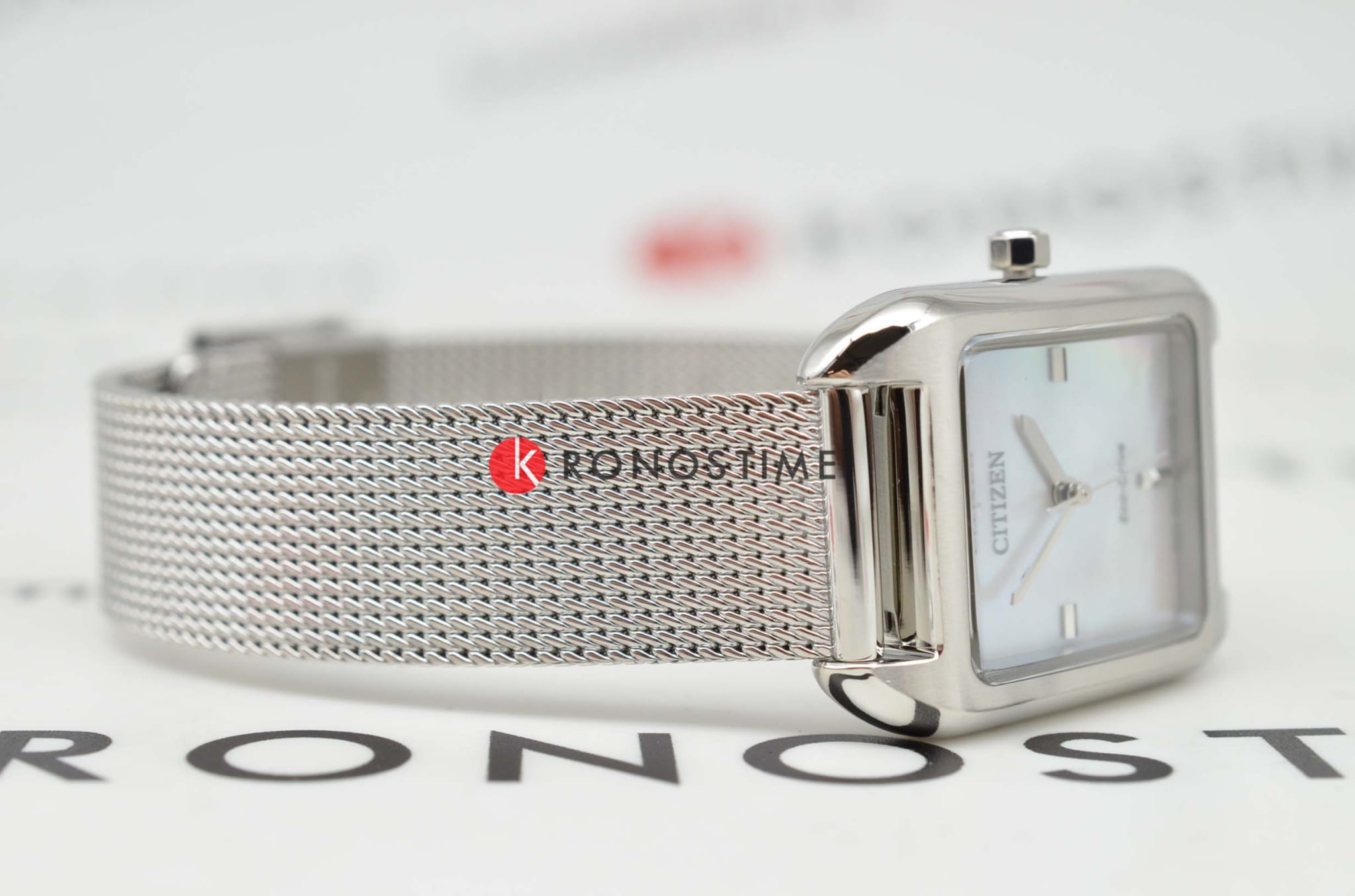 Citizen Citizen Eco-Drive EM0491-81D женские часы перламутровый циферблат на запястье