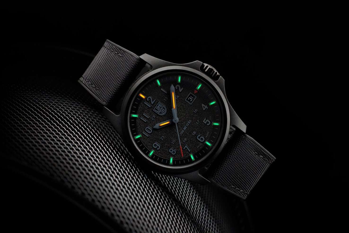 Luminox XL.1961 мужские часы застежка крупным планом