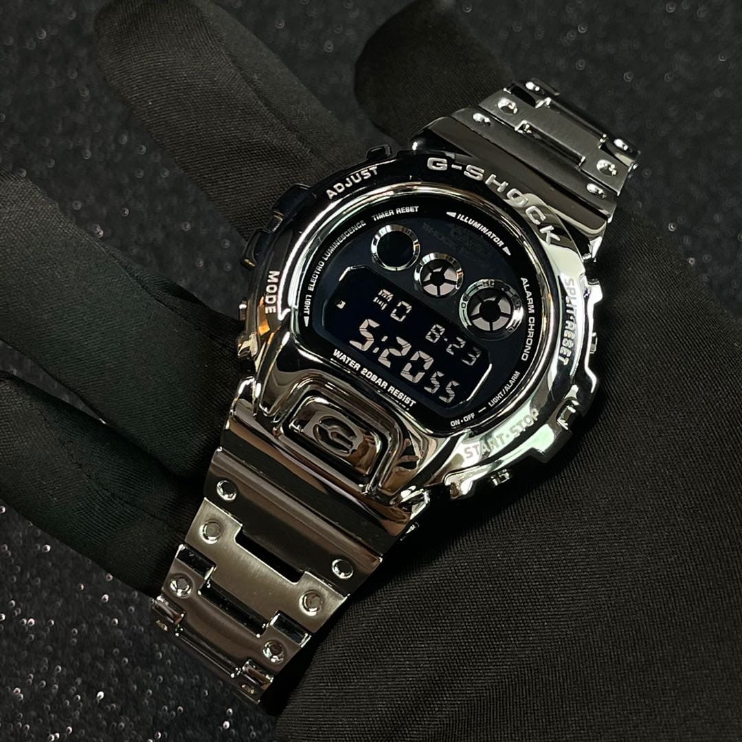 Casio Casio G-Shock DW-6900NB-1DR (DW-6900NB-1E) электронные мужские часы часы крупный план серебристый циферблата