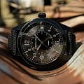 Hamilton H68401735 наручные мужские часы застежка крупным планом